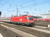 1116 022-3 bei der Einfahrt in den M�nchner Hbf am 07.04.2009