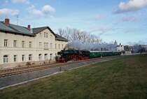 52 8079-7 durchf�hrt, mit einem Sonderzug des Vereins Eisenbahnnostalgie Chemnitz-Erzgebirge, am 28.11.2009 den Bahnhof meiner Heimatstadt Zschopau. Ziel der Fahrt durchs Erzgebirge war die Bergstadt Zw�nitz.