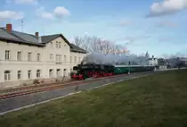 52 8079-7 durchf�hrt, mit einem Sonderzug des Vereins Eisenbahnnostalgie Chemnitz-Erzgebirge, am 28.11.2009 den Bahnhof meiner Heimatstadt Zschopau. Ziel der Fahrt durchs Erzgebirge war die Bergstadt Zw�nitz.