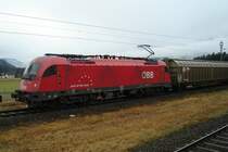 121601-3 bringt gerade einen G�terzug aus Slowenien und durchf�hrt gerade Ledenitzen  1.12.09