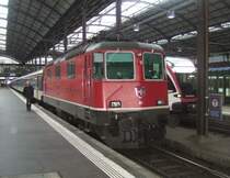 Ersatzlok: Im Monat November fielen bei der S-Bahn Luzern 2 RBDe 560 aus, im Dezember ist es der erste. Als Ersatzlok wurde am 02.12.09 kurzfristig die Re 4/4  11122 vor den IR nach Olten eingeteilt, welche eigentlich den Tag neben dem Depot verbracht h�tte. Der Lokf�hrer musste in diesem Fall beim Wenden kurz an die K�lte und konnte nicht den Zug im Innern passieren.