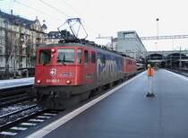 Antik- veraltetes Doppelpack: Mein 200. Bild auf bahnbilder.de zeigt ein Ae 6/6 Doppelpack am 02.12.09 in Luzern, bestehend aus der 610 492-1  Erstfeld  und der 11485  Thun . Mindestens bis Fahrplanwechsel wird an jedem Werktagsmorgen um 09:15 Uhr ein Ae 6/6 Doppelpack, Luzern verlassen. An bestimmten Tagen k�nnte es auch mal eine Re 6/6 oder eine Re 4/4  mit einer Ae 6/6 sein...