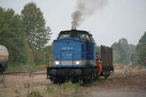 EGP raucht mit ihrer 202 547 �ber die Ladestrasse in Hagenow. 28.09.2009