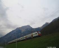 RABe 514 051-2 vor dem 2299m hohen Schilt in Schwanden, der Endstation des GlarnerSprinters, wo dieser DTZ als Ersatz f�r einen Domino unterwegs ist. Ansonsten sind die DTZ nicht vor so hohen Bergen zu sehen...