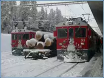 ABe 4/4 III 55  Diavolezza  R 1635 Pontresina ab 13.04 Uhr ist der erste Zug an diesem Tag �ber die Berninastrecke. (01.12.2009)