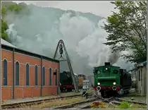Der Museumszug verl�sst den Bahnhof Fond de Gras in Richtung P�tange, vorbei an der neuen Reparaturwerstatt aus roten Backsteinen. (Hans)