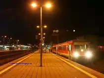 Hof Hbf am Abend des 2.12.2009: 628 413  Stadt M�nchberg  hat Dienst nach Selb Stadt und ist abfahrbereit an diesem Vollmondabend...