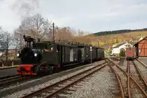 Am ersten Adventswochenende stand auch die I K unter Dampf. Hier steht sie mit ihrem Personenzug abfahrbereit im Bahnhof Steinbach.