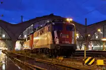 110 329  SciencExpress  und 110 231-8 am Abend des 28.11.2009 in Leipzig Hbf.