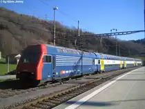 Re 450 101-1 ''Obfelden'' am 25.11.09 abgestellt in Ziegelbr�cke. Dieser DPZ wird um ca. 16.00 eine S2 verst�rken.