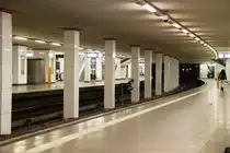 BERLIN, 06.12.2009, S-Bahnhof Potsdamer Platz; so leer ist es dort nur am Sonntagmorgen