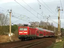 Anderer Ort gedrehter Zug. RE 2 nach Cottbus mit Lok Richtung S�den.