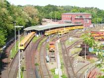 Blick von der Olympischen Br�cke auf den U-Bahnhof Olympiastadion der Linie U2 Bln.28.05.05