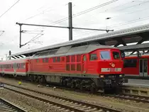 Kurz nach unserer Ankunft in Erfurt, erreichte auch der Adventssonderzug aus Schweinfurt, bespannt mit 232 209-7, sein Ziel. Aufgenommen am 06.12.2009 in Erfurt.