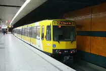 MVG 5015 am Berliner Platz in Essen mit der U17 nach Gelsenkirchen Buer am 9.12.2009.