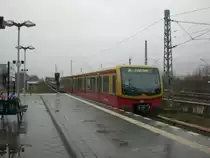 BR 481 als S1 nach S-Bahnhof Berlin-Frohnau im S-Bahnhof Berlin Bornholmer Stra�e.