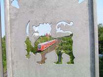 Berlin,Olympische Br�cke (1935)Ein  Gel�nderblick  auf einen RE Dosto von Spandau kommend Richtung Stadtbahn.Bln.24.05.05