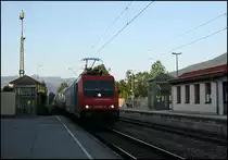 Privatbahnlokzug: 482 047 bringt je eine 185 „Rostock-Port“, silberne 185er und 185 518 „Transped“ nach Kufstein. (06.08.2009)