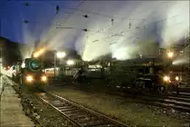 Blaue Stunde 2. Version. 
52.4984  Eberhard  und die beiden Strasshofer Maschinen 109.13 & 629.01 fuhren am 8.12.2009 mit Sonderz�gen von Wien Meidling nach M�rzzuschlag zum Adventmarkt.