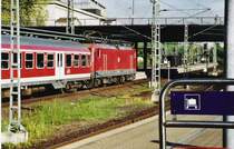 Hamburg Hbf
An Gleis 7 wartet 112 ???-? mit einem RE auf die Abfahrt nach Kiel.
Das Foto ist von Bahnsteig 5/6 aufgenommen