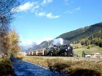 RhB Salon-Dampfzug 3153 f�r GRAUB�NDEN TOURS von Davos-Platz nach Filisur vom 26.10.1997 in Davos-Islen mit Dampflok-Doppelbespannung G 4/5 108 - G 4/5 107 - As 1143 - As 1141 - As 1142 - As 1144.
