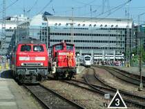 218 348-1 mit RE27001 sowie die  gestresste  Rangierlok 362 848-4 am  Bahnsteig 9 bzw. 8 M�nchen Hbf (im Hintergrund der  Sonderfahrt  ICE-TD605 am Bahnsteig 7)