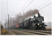 109.13, 629.01 und 1110.564 mit SDZ R16657 von Wien S�dbhf nach M�rzzuschlag. Hier kurz vor Gloggnitz, 08.12.2009.