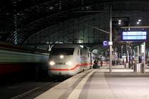 Mit leichter Versp�tung steht 402 036-8 als ICE 844 nach K�ln Hbf am 12.12.2009 in Berlin Hbf.