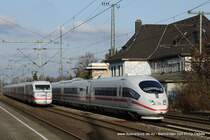 Alt gegen Neu Aktion: W�hrend der ICE2 schnell das weite sucht, kommt der ICE3 um seinen Posten einzunehmen... / Aufgenommen am 13. Dezember 2009 um 12:44 Uhr in Duisburg Gro�enbaum