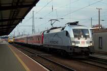 182 004-2  Porsche  steht hier mit dem RE10 nach Leipzig Hbf im Cottbuser Hbf bereit. Ab dem 13.12.2009 f�hrt sie nun Personenz�ge und wurde deswegen extra umbeheimatet in das BW Cottbus.