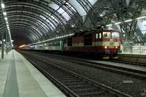 371 003-5 hat am 12.12.2009 den D 61458(CNL 458)/D 60456(CNL 456) aus Prag nach Dresden gebracht. Dort wird der Zug geteilt. Die  Kn�delpresse  wird den vorderen Zugteil (CNL 456) nach Berlin bringen. Von dort geht es weiter nach Amsterdam. Der hintere Zugteil f�hrt wenig sp�ter gezogen von einer 101 als CNL 458 nach Z�rich.