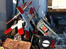 Da w�rde sich so mancher Eisenbahnfreund freuen wenn er hier in Stolberg mal im Schrott w�hlen d�rfte. 