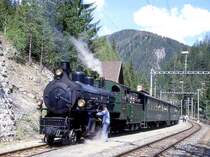RhB Dampfzug 3153 f�r Verein der Dampffreunde der RhB von Davos-Platz nach Filisur vom 09.05.1999 in Wiesen mit Dampflok G 4/5 107 - B 2245 - B 2246 - D� 4052II - B� 2060 - C� 2012 - A� 1102. Hinweis: Kreuzungshalt wird f�r Abschmieren ausgenutzt
