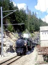 RhB Dampfzug 3153 f�r Verein der Dampffreunde der RhB von Davos-Platz nach Filisur vom 09.05.1999 Einfahrt Wiesen mit Dampflok G 4/5 107 - B 2245 - B 2246 - D� 4052II - B� 2060 - C� 2012 - A� 1102.