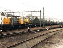 6504 mit G�terzug zwischen Zutphen und Deventer in Zutphen am 28-2-1995. Bild und scan: Date Jan de Vries.