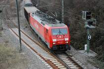 BR 189 058-1 f�hrt mit einem Mischg�terzug aus dem Kornwestheimer G�terbahnhof aus. Bild vom 15.12.2009