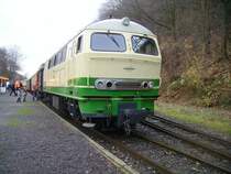Die D5 der Brohltalbahn steht mit den Nikolaus Express im Bahnhof Brohl
