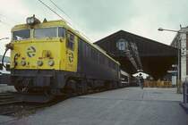 RENFE BR 269 314-1 steht mit einem Talgo in Valladolid bereit zur Abfahrt, Juni 1993. HQ-Scan ab Dia.