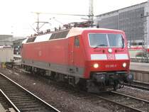 Die 120 106-0 im Hauptbahnhof von Stuttgart aufgenommen am 04.12.2009 

