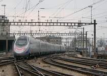 P�nktlich abgefahren, verl�sst der SBB ETR 610 als EC 39 Lausanne Richtung Milano.
15. Dezember 2009

EXIF-Daten: NIKON E7900, Aufnahmezeit: 2009:12:15 17:00:35, Belichtungsdauer: 0.008 s (756429/100000000) (1/132), Blende: f/4.3, ISO: 100, Brennweite: 19.10 (191/10)