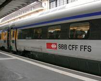 Augenscheinlich geh�rt dieser ETR 610 den SBB, obwohl das kleingedruckte (noch) was anders behauptet...
Lausanne, den 15. Dez. 2009

EXIF-Daten: NIKON E7900, Aufnahmezeit: 2009:12:15 16:58:20, Belichtungsdauer: 0.017 s (5/300) (1/60), Blende: f/2.8, ISO: 200, Brennweite: 7.80 (78/10)