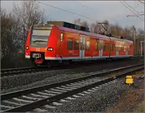 Quitschologie: Nachfrageschwankung an der Strecke des Mittelhessenexpress. W�hrend einige Verbindungen trotz Dreifachtraktion ab Frankfurt nur Stehpl�tze bieten, reicht zeitweilig sogar ein Quietschbaby an. Hier das Zweitgeborene... 426 002-2 (Fotostandort ist ein �ffentlicher Parkplatz, Dezember 2009).