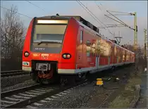 Quitschologie: Einfacher Mittelhessenexpress mit 425 016-3 (Fotostandort ist ein �ffentlicher Parkplatz, Dezember 2009).
