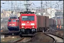 185 323-3 mit einem Umleiterg�terzug n.Mukran.  Stralsund am 09.04.09 