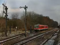 Der 628 584 am 13.12.2009 bei der Ausfahrt aus Eggenfelden. 