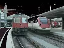 Bhf.Chur/Schweiz.Rechts ein ICN nach Basel,links Re 4/4 11125 mit einem Zug nach Schaffhausen.16.12.09 (Das Bild wurde als  �berlichtet abgelehnt,also habe ich es  verfremdet )