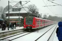424 017 f�hrt am 18.12.09 in den Bahnhof Wennigsen(Deister) ein