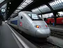 TGV 4413 kurz vor der Abfahrt aus Z�rich Hbf. nach Paris 14.12.09
