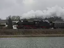 Die 38 1301 am 13.12.2009 mit einem Sonderzug unterwegs auf der Rottalbahn bei Hulsessen.
