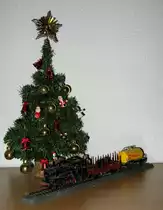 Wir w�nschen allen Frohe Weihnachten und ein Gutes Neues Jahr 2010.
Besonders danken wollen wir Thomas und den Admins f�r die vielen erf�llten W�nsche. 
Gefreut haben wir uns auch �ber die zahlreichen pers�nlichen Kontakte.
Unser Weihnachtswunsch: Das wir alle weiterhin viel Freude an diesem Hobby haben, und auch k�nftig Vergn�gen und Entspannung nach einem hektischen Alltag bei Bahnbild.de finden.  
Herzliche Gr�sse aus Blonay
Stefan und Christine 
